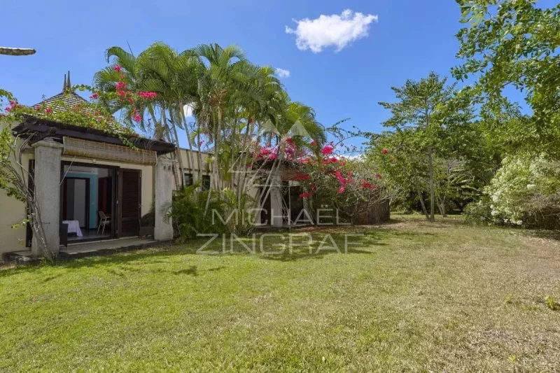 TAMARIN: Exklusive Villa im Golfresort