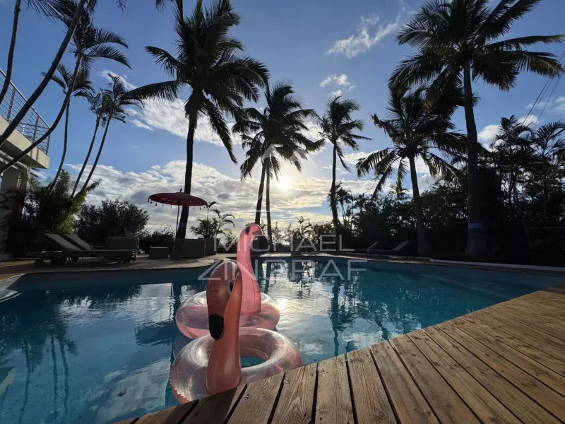 Villa de Prestige avec Studios Indépendants et Vue d’Exception