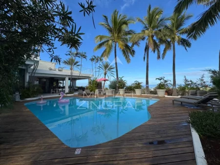 Prestigevilla mit unabhängigen Studios und außergewöhnlichem Ausblick